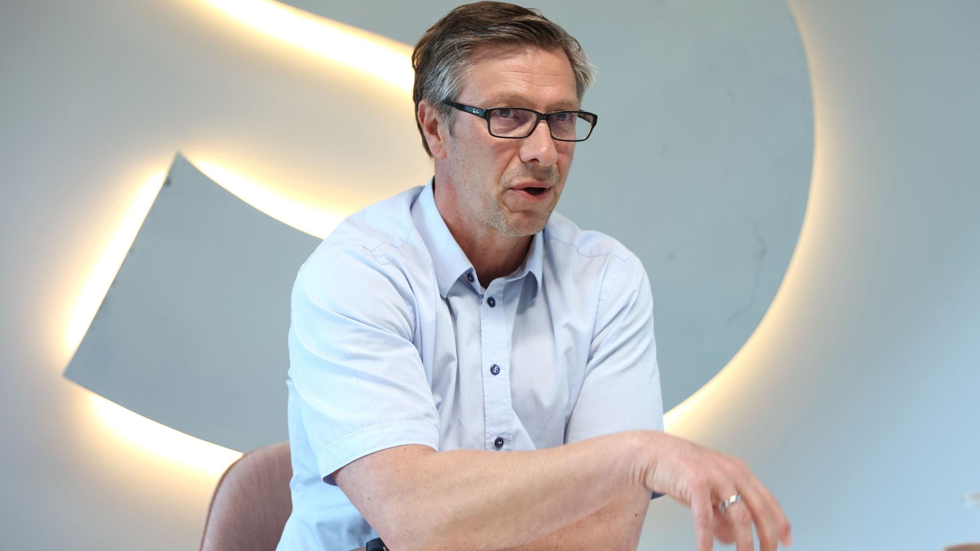 08.05.2023
Köln
Amateurfußball: Interview mit FVM-Präsident Christos Katzidis über die Lage der Amateurvereine im Verband, die Folgen von Corona sowie die Probleme der Schiedsrichter und der Ehrenätmler.
Foto: Martina Goyert