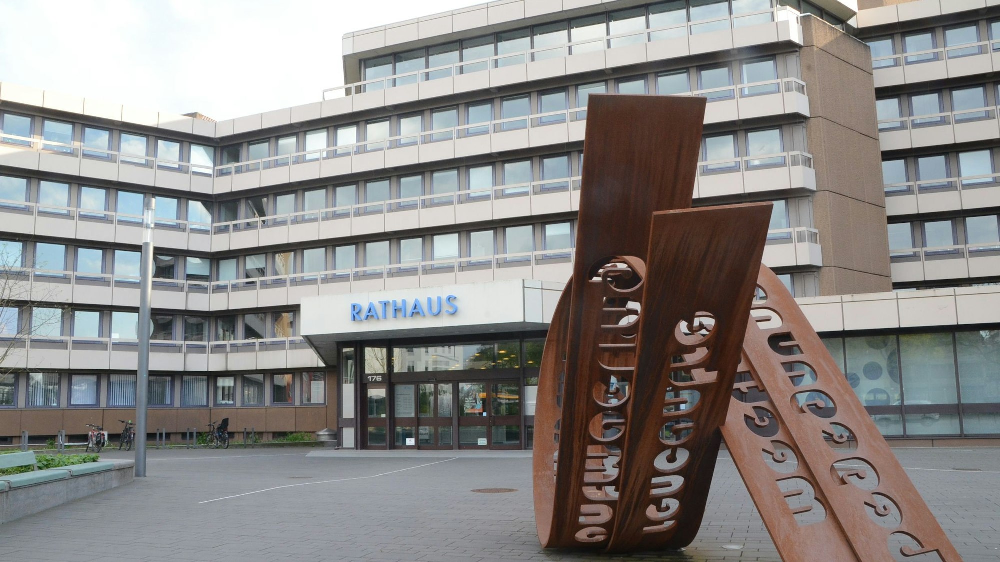 Blick auf das Rathaus in Troisdorf.