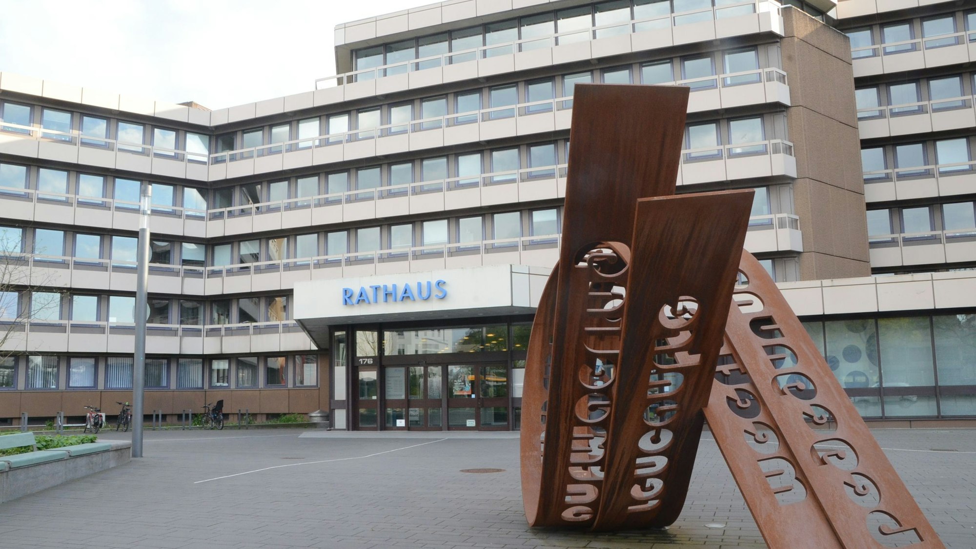 Blick auf das Rathaus in Troisdorf.