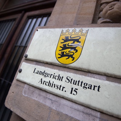 ARCHIV - 07.12.2018, Baden-Württemberg, Stuttgart: Ein Schild weist an einer Fassade auf das Landgericht Stuttgart hin.