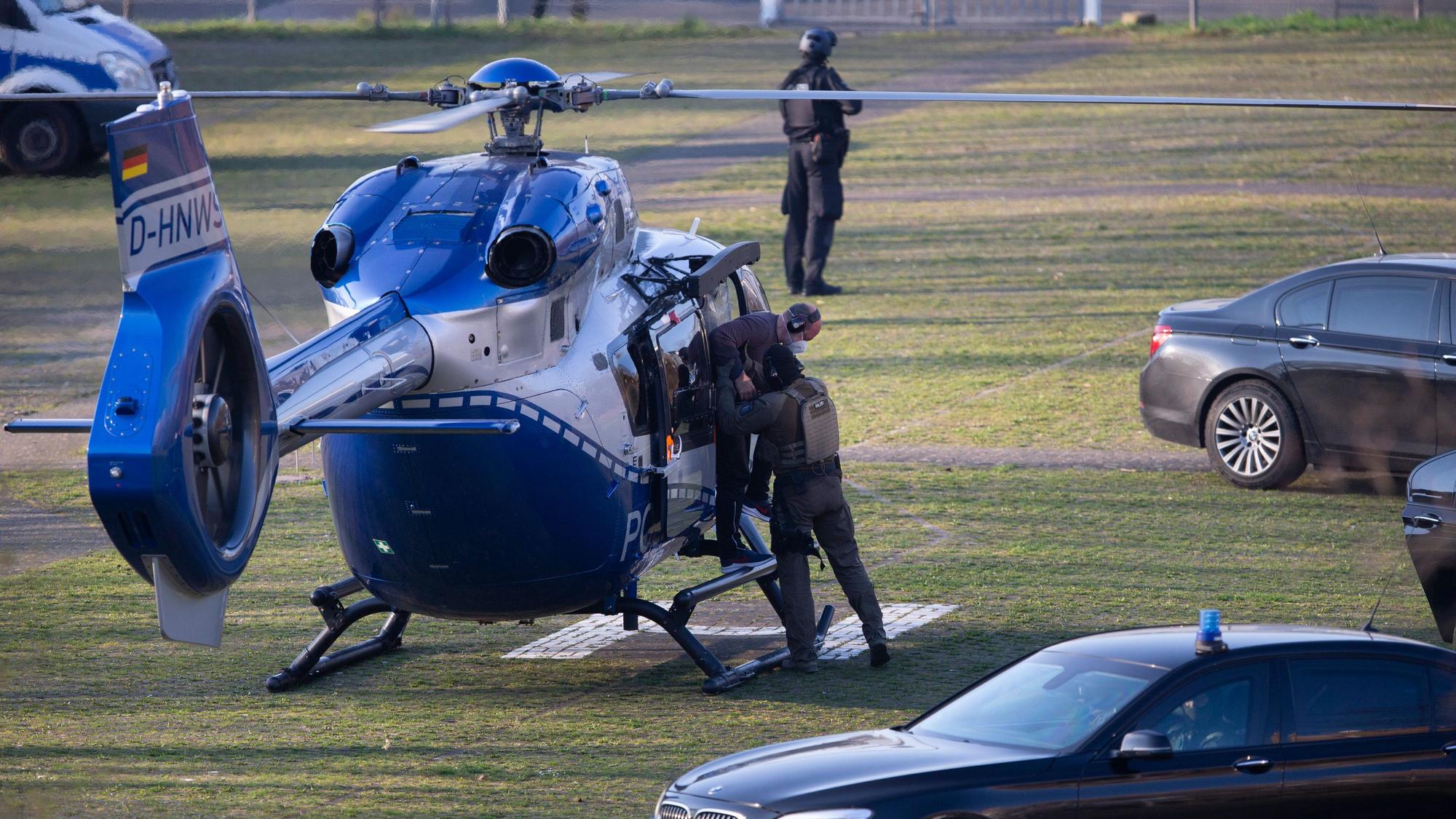 Vielflieger: Seit mehr als einem Jahr wird Thomas Drach zu nahezu jedem Prozesstermin mit dem Helikopter ins Justizzentrum gebracht. Ein SEK ist immer dabei.