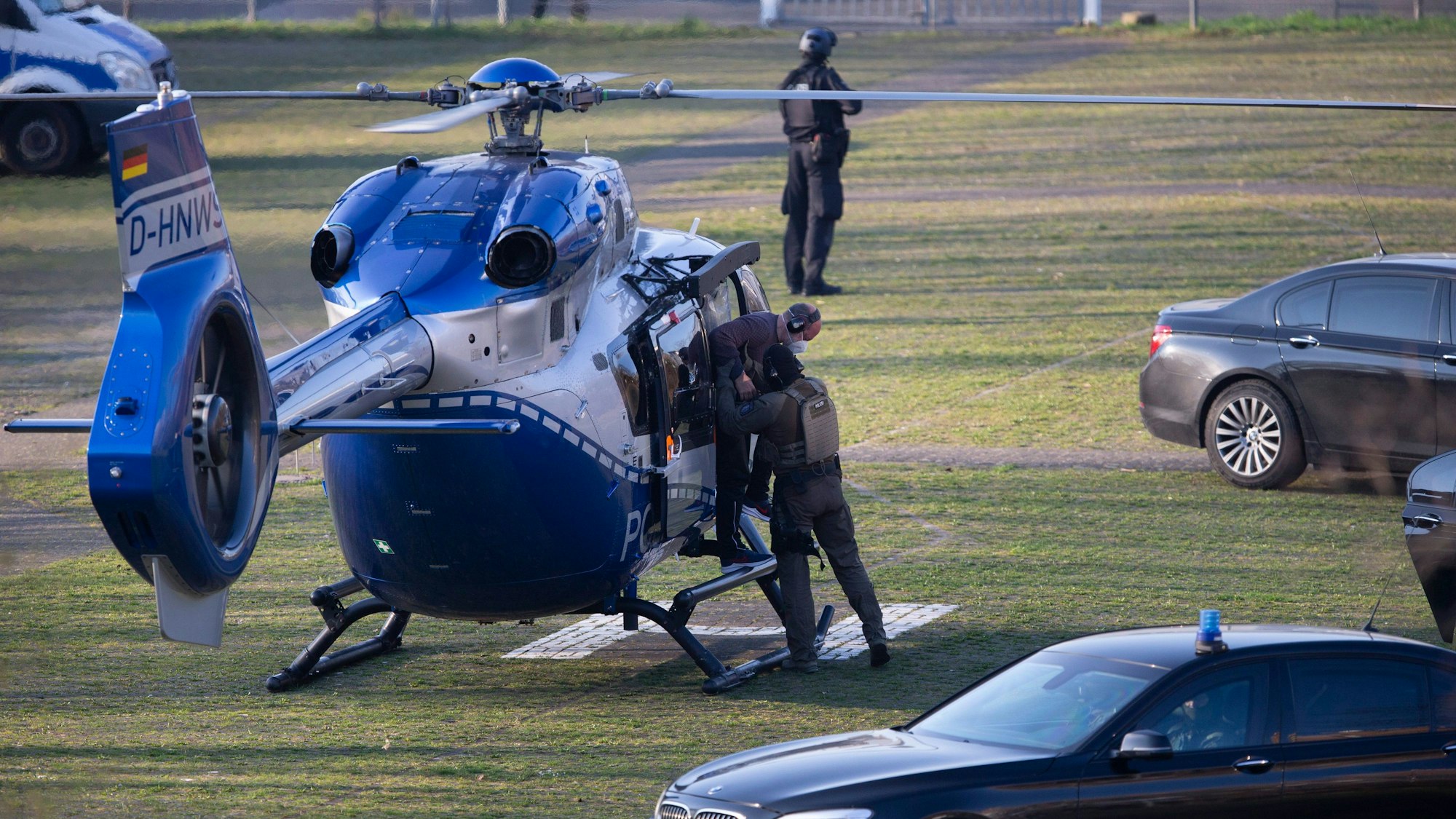 Vielflieger: Seit mehr als einem Jahr wird Thomas Drach zu nahezu jedem Prozesstermin mit dem Helikopter ins Justizzentrum gebracht. Ein SEK ist immer dabei.