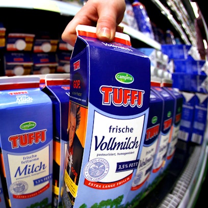 Tuffi-Milch gibt es weiter im Supermarkt-Regal. Produziert wird aber nicht mehr in Köln.