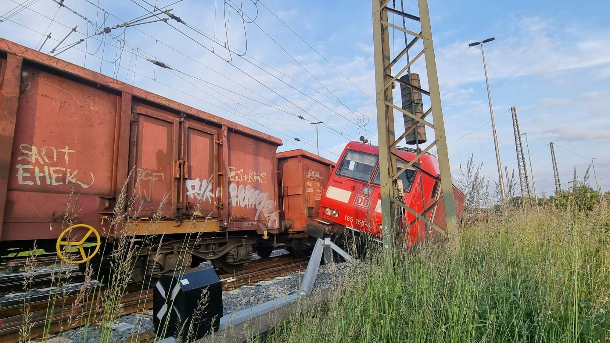 Entgleiste Lok Unfall Gremberg Bahnhof