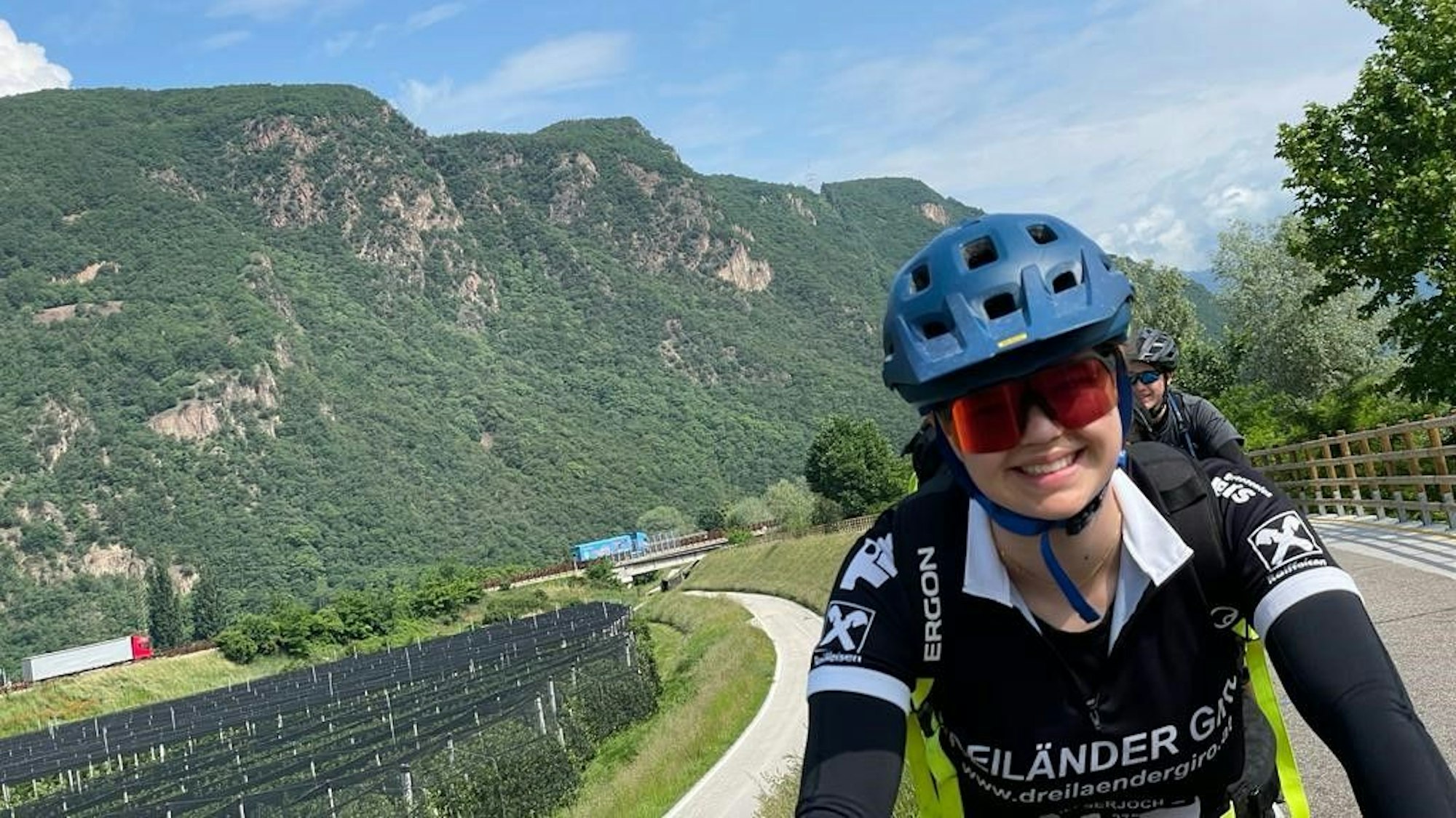 Den Radweg entlang der Etsch wählten Klara Frackenpohl und die anderen Gummersbacher Mountainbiker.