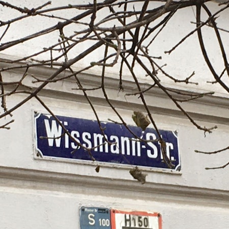 Ob dieser Straßenname noch lange Bestand hat, ist ungewiss. Foto: Rösgen