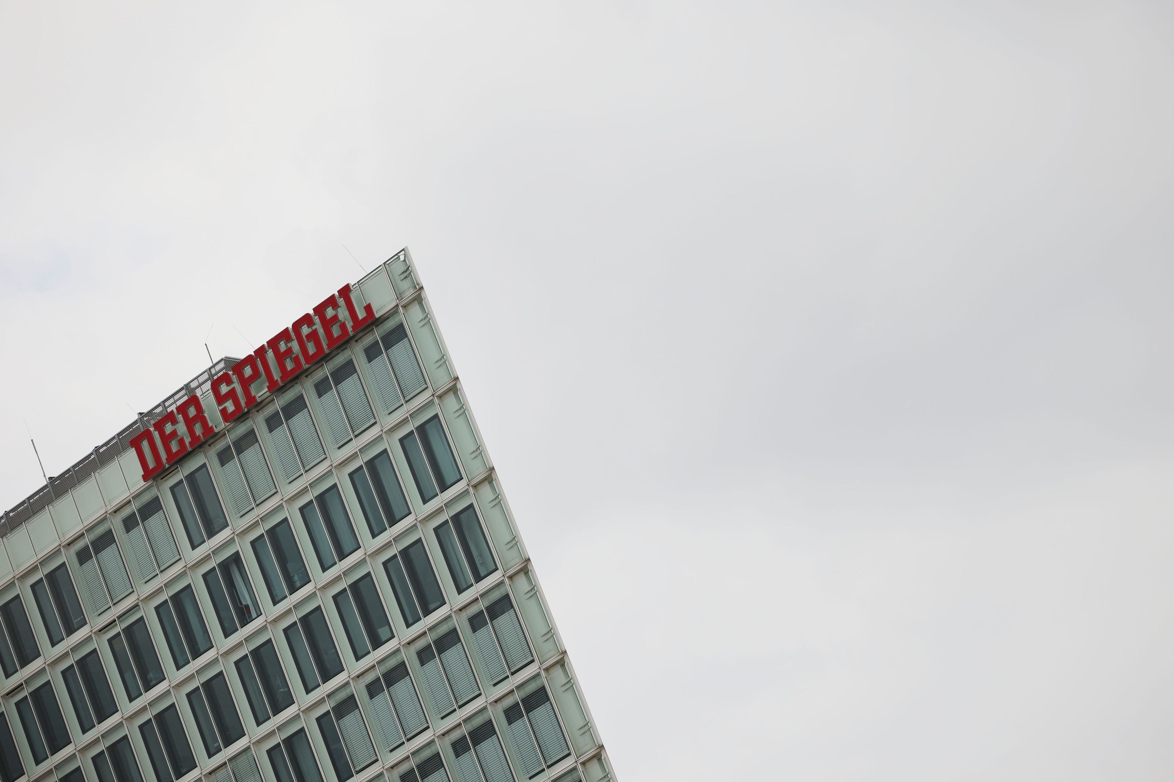 Das Verlagsgebäude des Spiegel-Verlags mit dem Schriftzug.