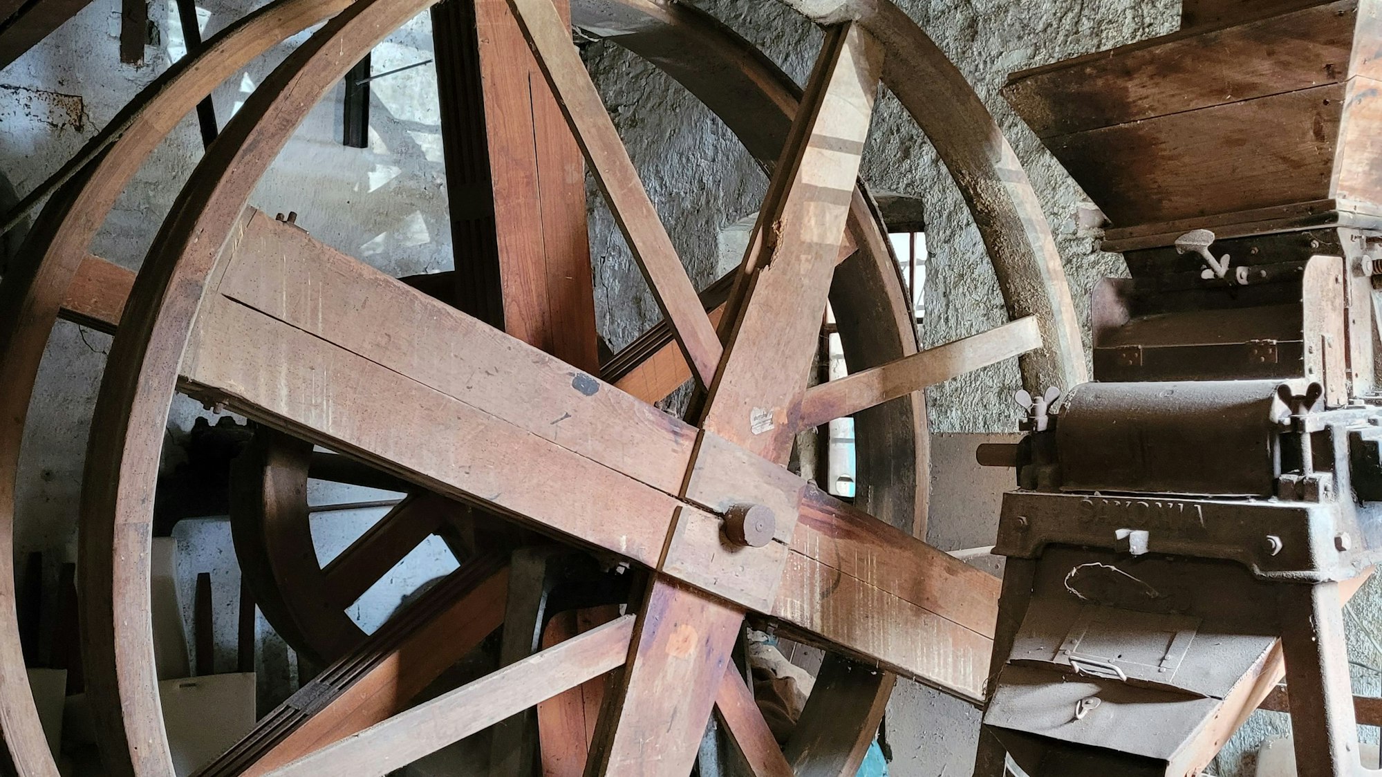 In der Paffendorfer Mühle ist die Mühlentechnik aus der Zeit um 1900 fast noch vollständig erhalten.