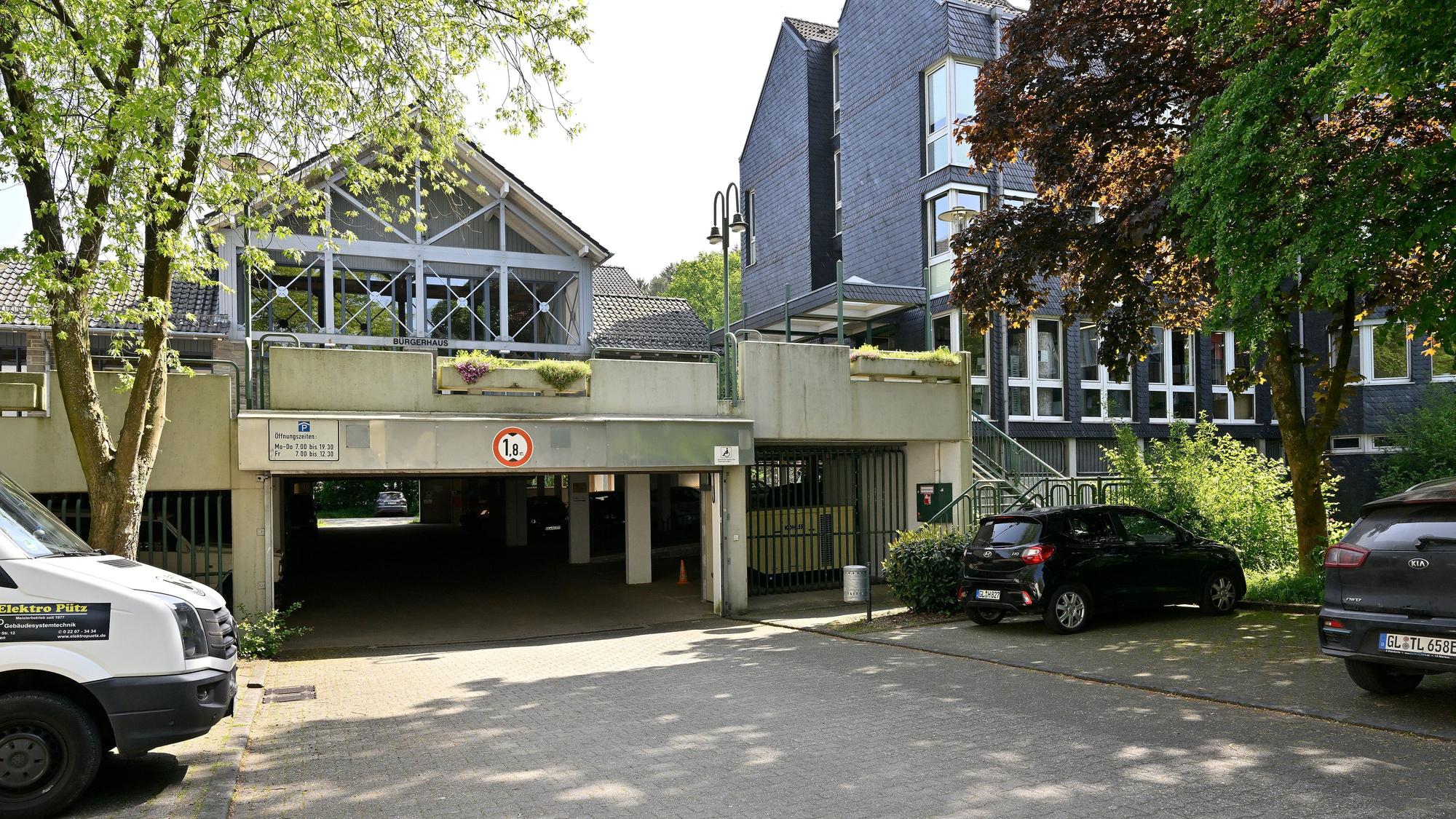 Das Foto zeigt die Tiefgarage am Kürtener Rathaus.