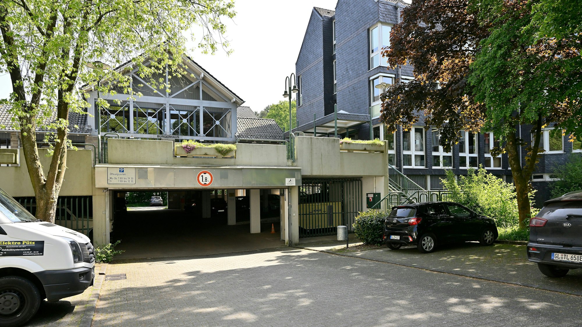 Das Foto zeigt die Tiefgarage am Kürtener Rathaus.