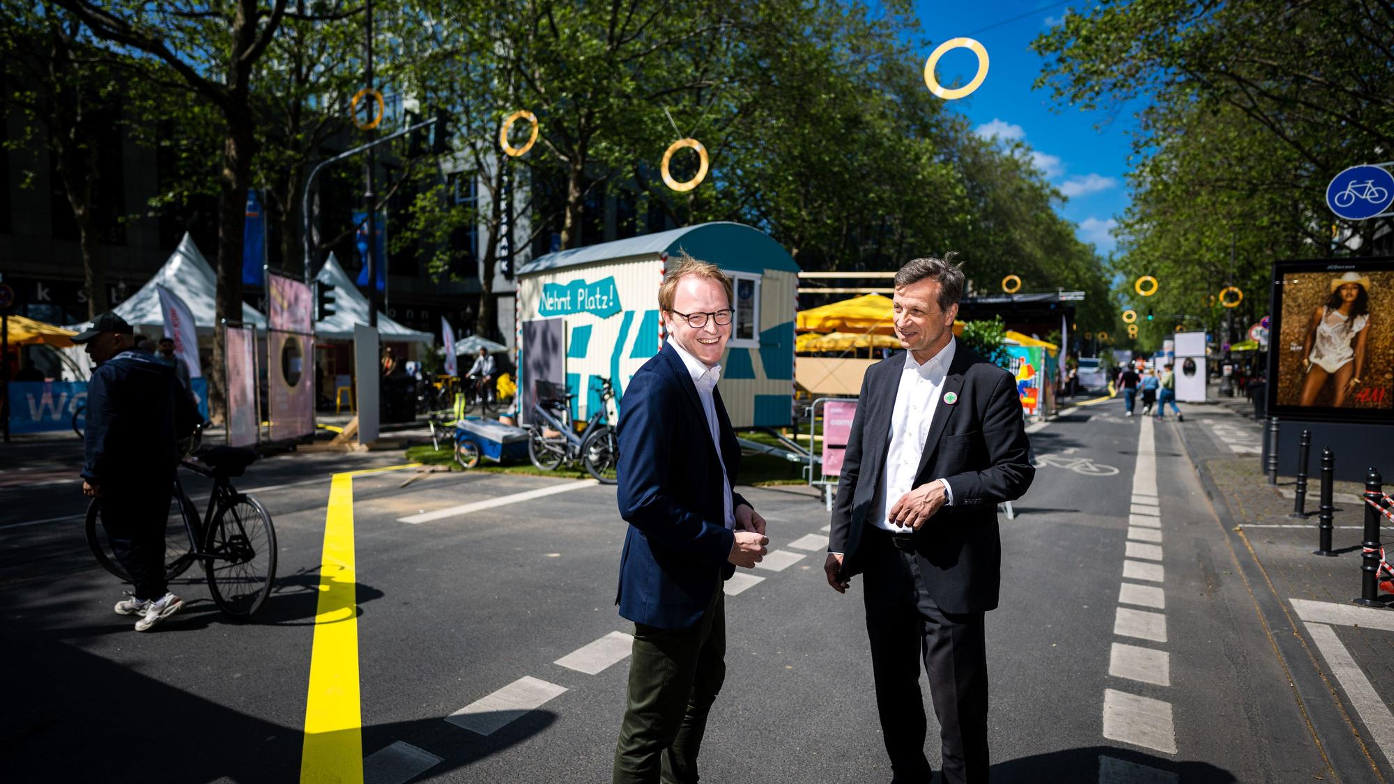 Freuen sich auf das Wochenende: Daniel Kölle, Leiter Stabsstelle Events, Film und Fernsehen, und Verkehrsdezernent Ascan Egerer