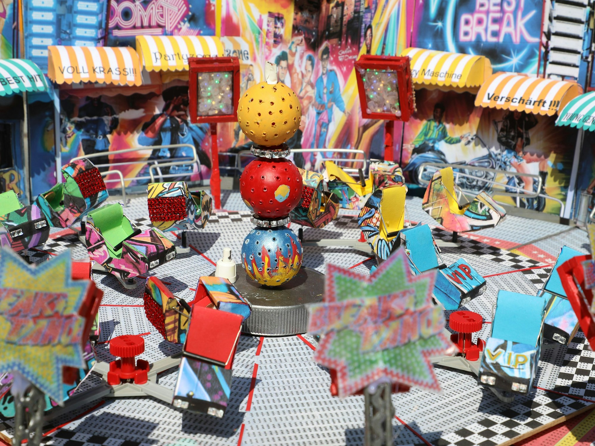 Fahrgeschäft „Break Dancer“ funktionsfähig nachgebaut.