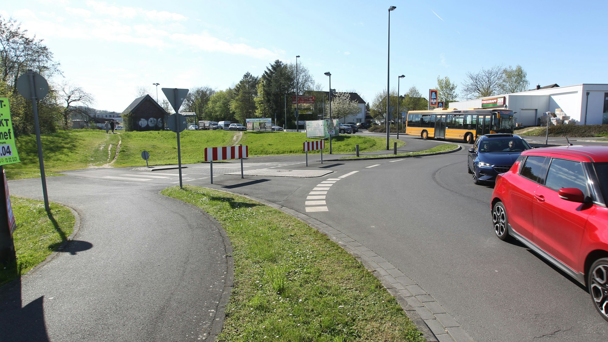 Stillstand seit Jahren: Die fehlende Bahnunterführung an der Bröltalstraße bleibt eine Aufgabe für die Zukunft. Archivfoto.