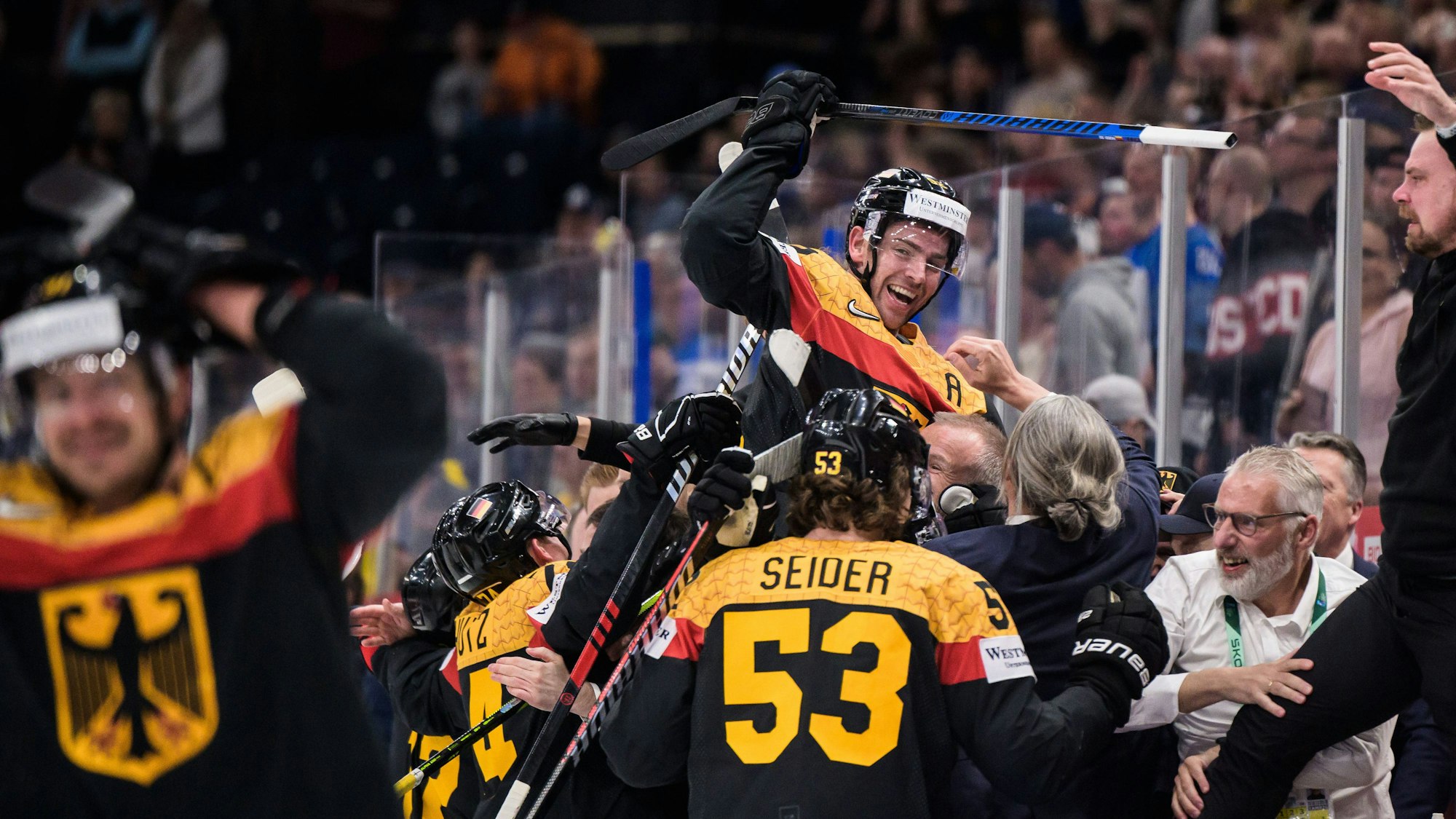 Riesenjubel beim DEB-Team nach dem Overtime-Sieg gegen die USA.