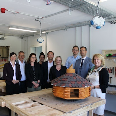Das Foto von der Eröffnung der Fachklinik zeigt Bürgermeisterin Carolin Weitzel, Dr. Peter Herrmann (Telos), Christiane Neumann (Rentenversicherung Rheinland), Charlotte Hicking (Telos), Martin Kaban (Telos), Wiebke Herrmann (Telos), Matthias Klanten (Telos), Carsten Fechner (RV Rheinland) und Angela Baszenski (Telos).