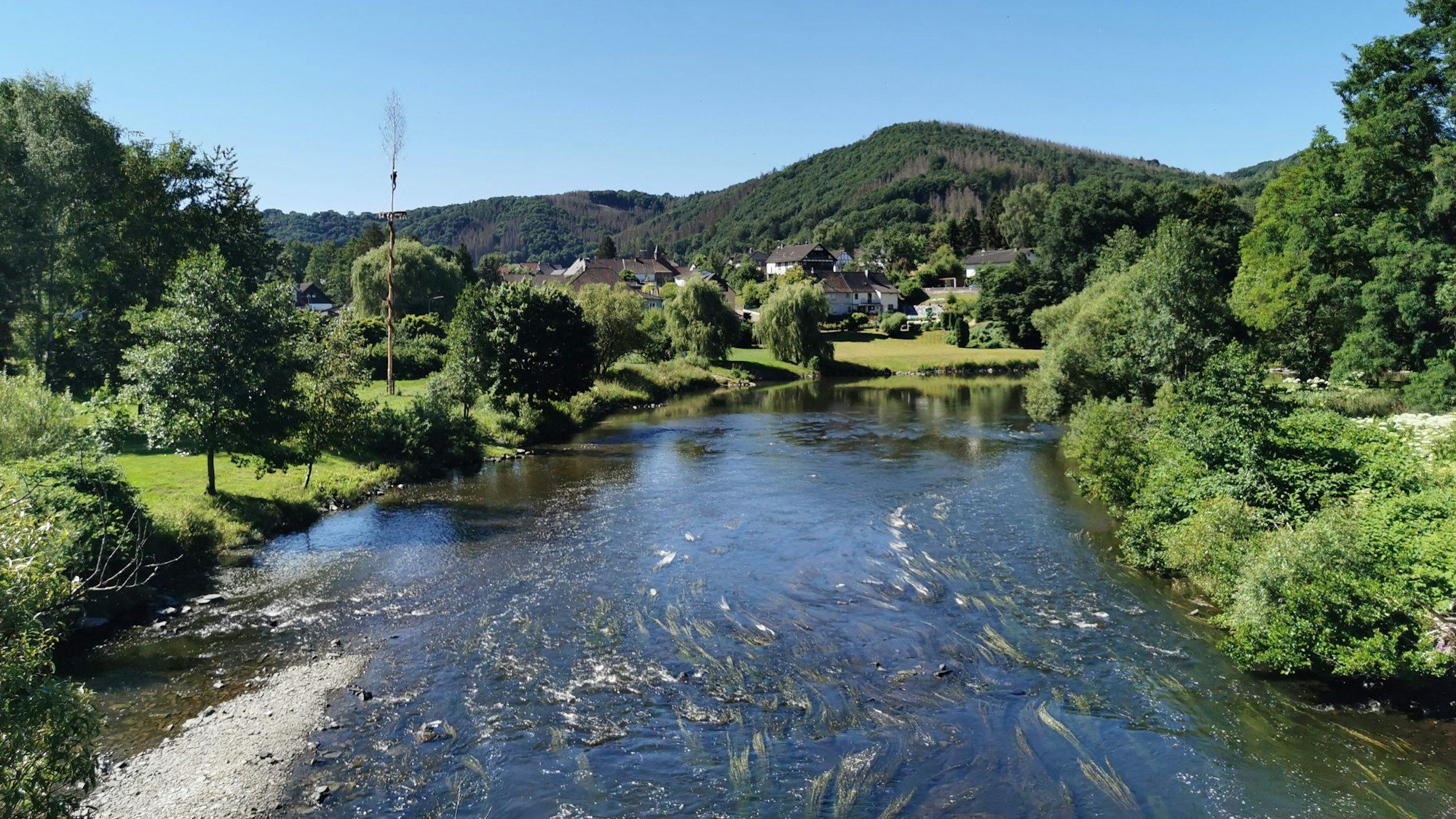 Blick auf Dreisel von der Siegbrücke: