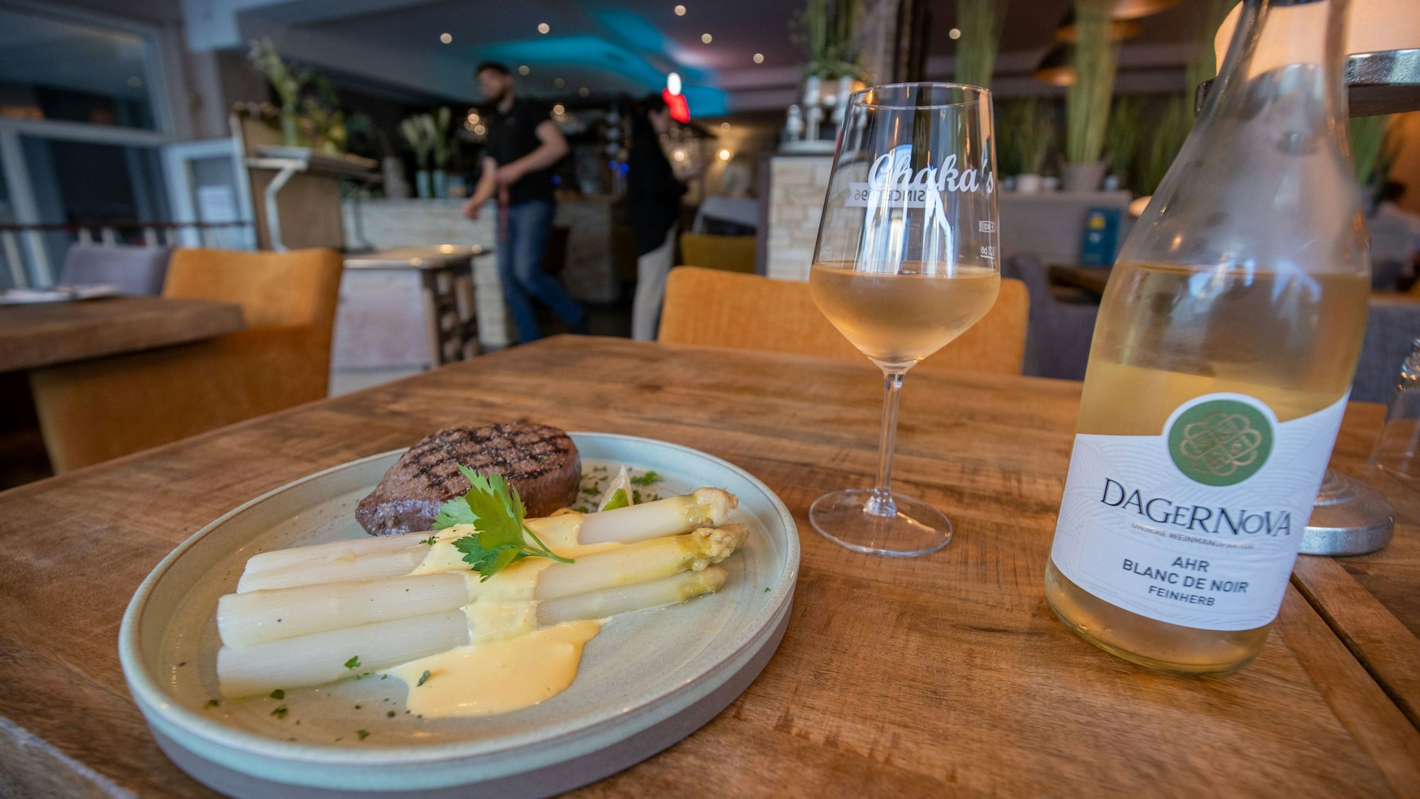 Ein Spargelgericht am 25.05.2023 im Chaka's in Bornheim-Merten.