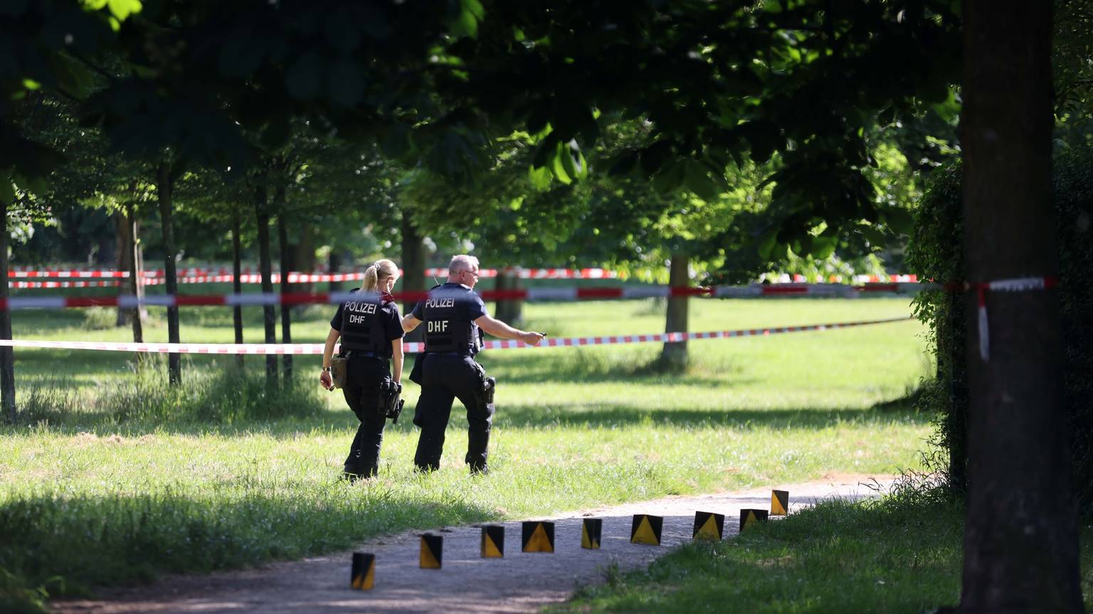 Mord im Rockermilieu, in Mülheim wurde ein Mann erschossen seine weiblich Begleitung schwer verletzt.