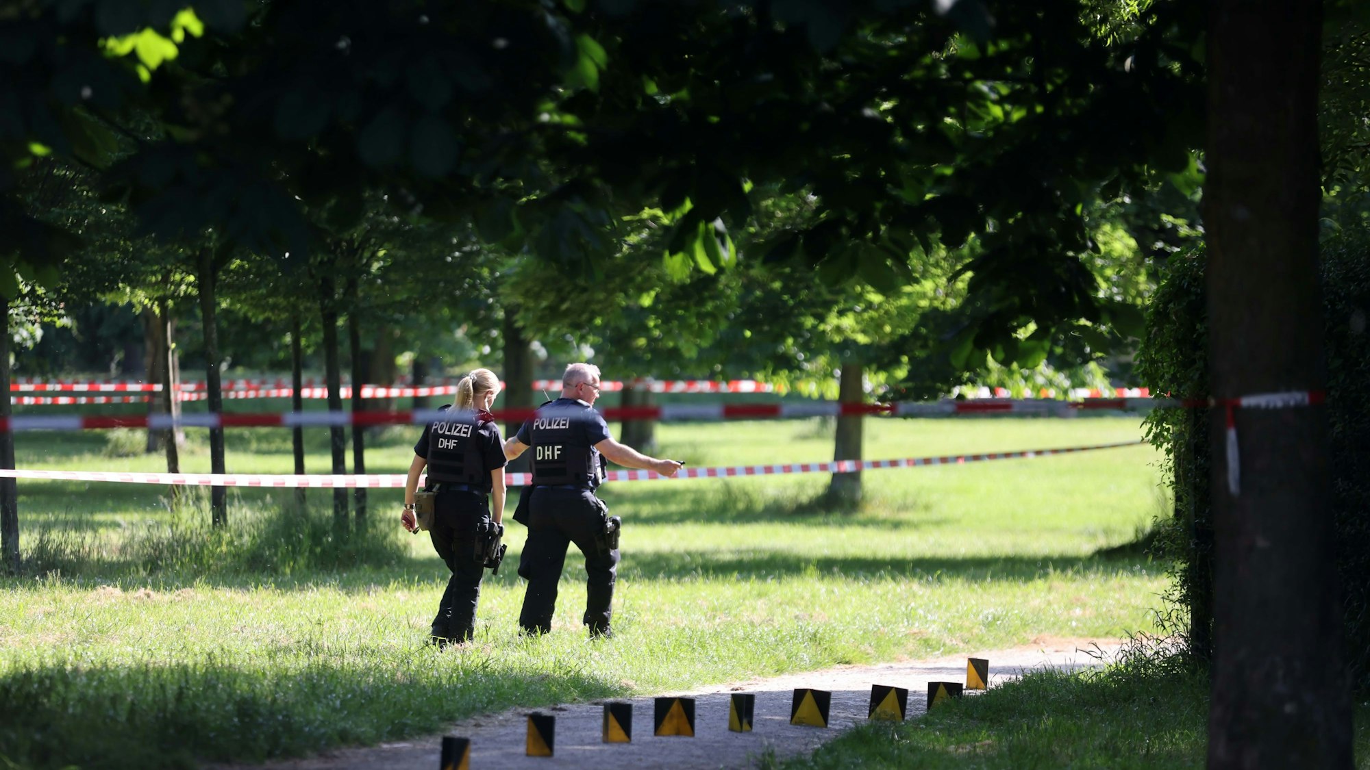 Mord im Rockermilieu, in Mülheim wurde ein Mann erschossen seine weiblich Begleitung schwer verletzt.