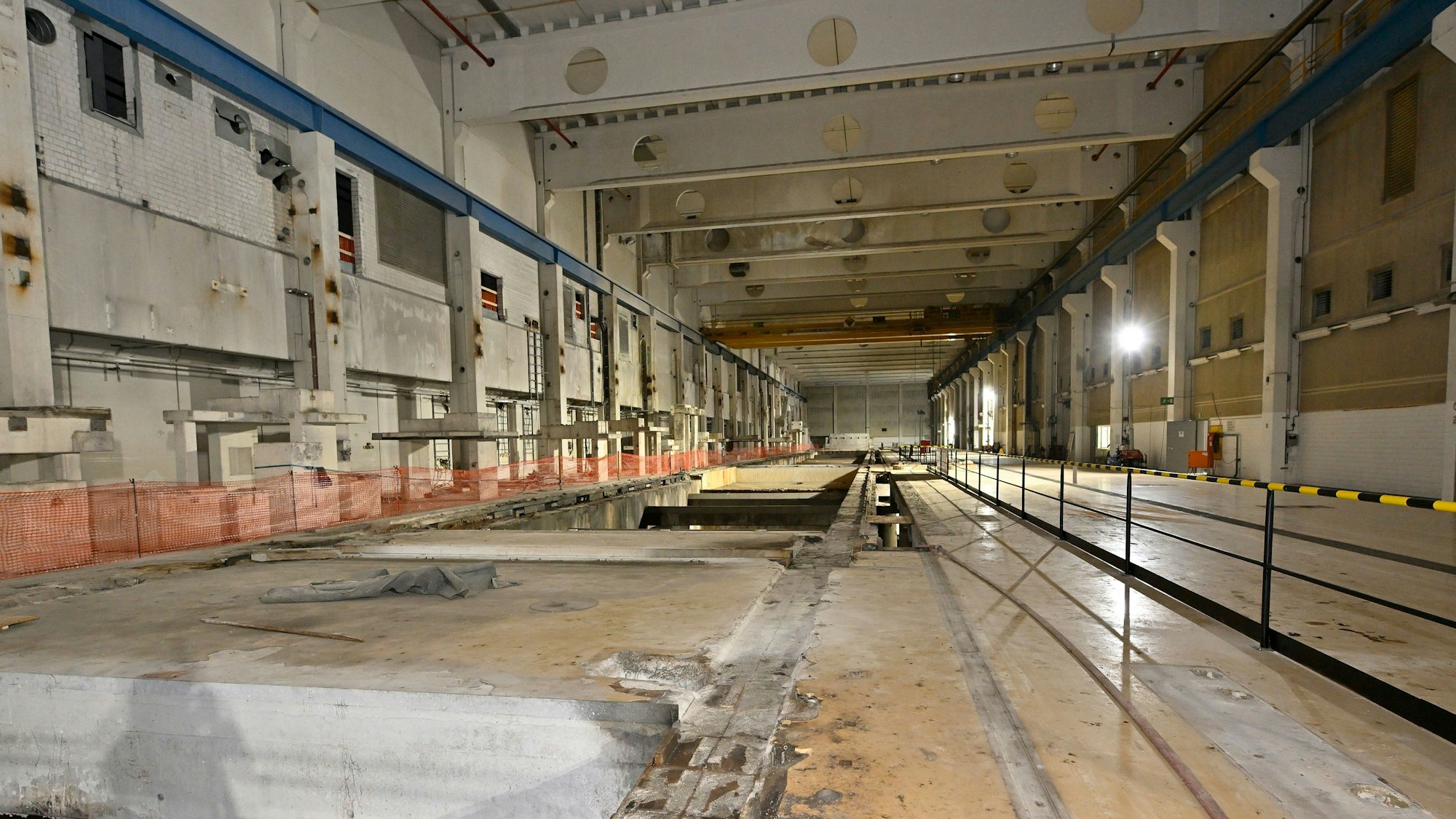 Zanders. Besichtigung der leeren Halle der PM3.