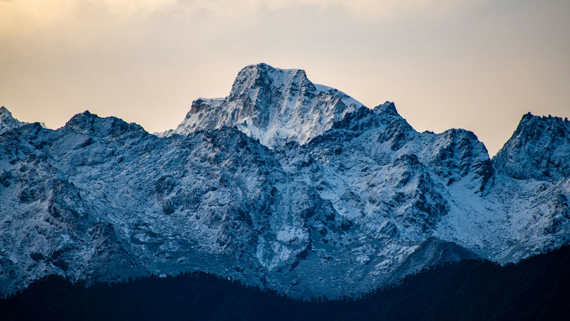 RECORD DATE NOT STATED A stunning aerial view of a majestic Kanchenjunga mountain range view from pelling *** einer Bet