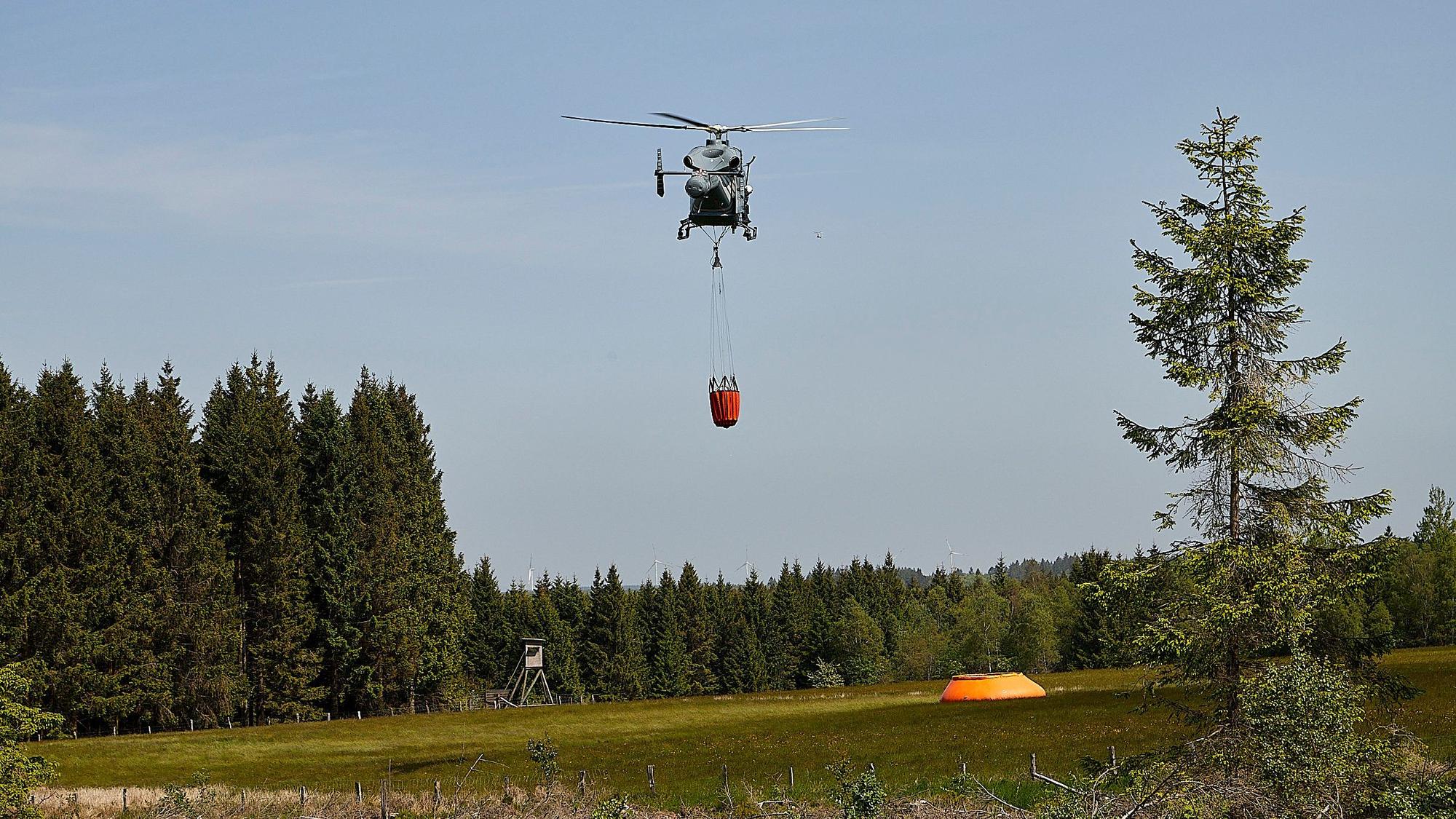 Mit einem Großaufgebot an Einsatzkräften waren die belgische und deutsche Feuerwehr gemeinsam im Venn unterwegs, um einen Oberflächenbrand zu löschen.