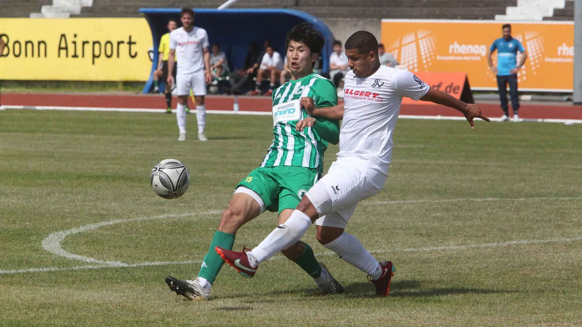Mehdi Reichert (rechts) vom Siegburger SV 04