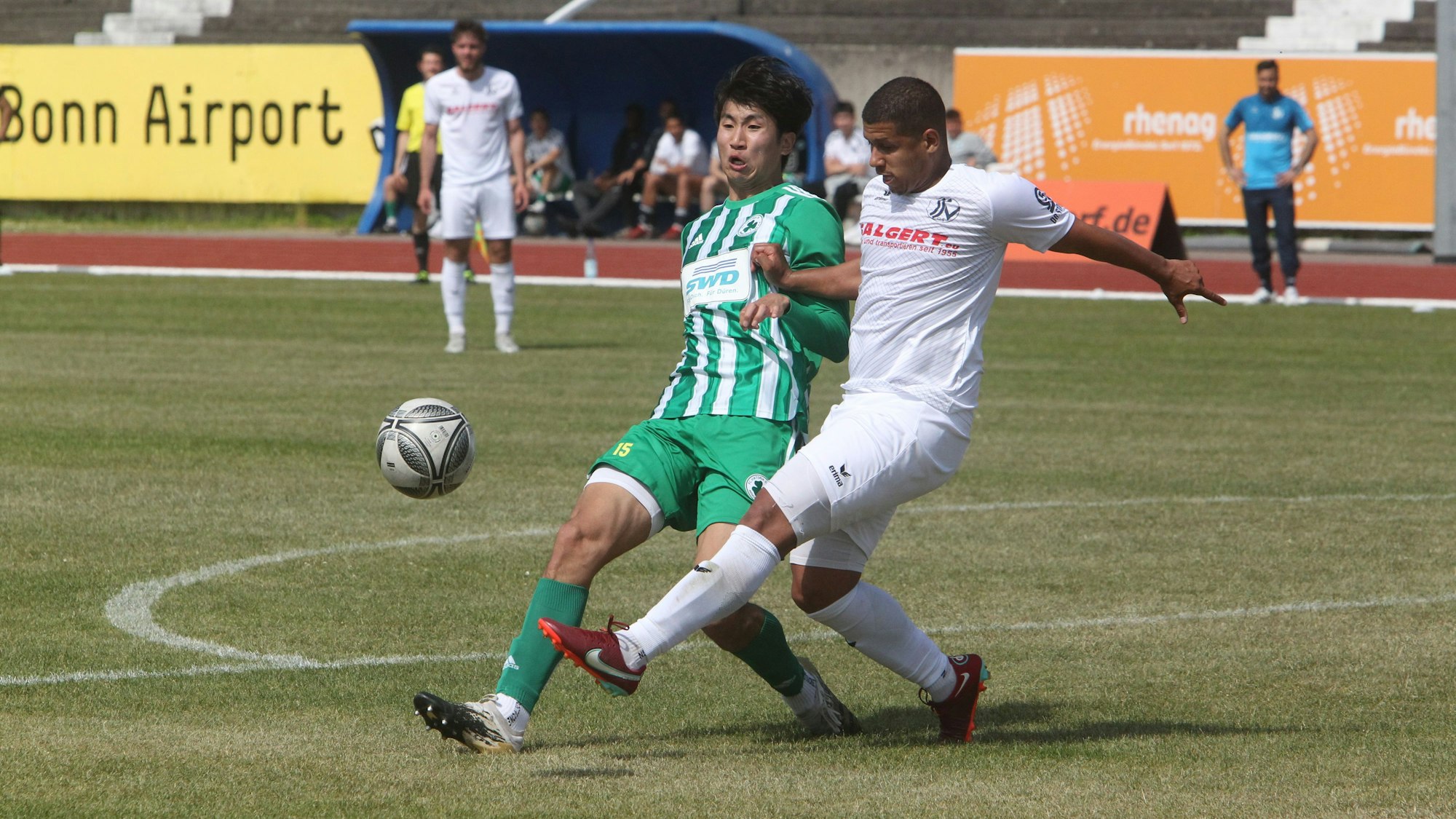 Mehdi Reichert (rechts) vom Siegburger SV 04