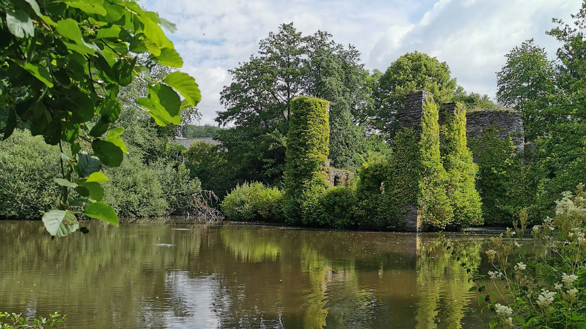 Ruine der Wasserburg Eibach: Tour 10 aus dem Buch Märchenhaft Wandern im Bergischen Land