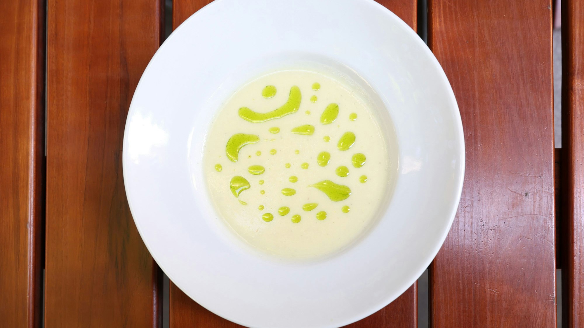 Suppe in einem Teller