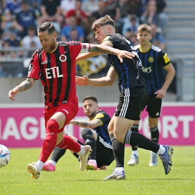 Mike Wunderlich (links) bei seinem letzten Drittliga-Meisterschaftsspiel beim 1. FC Saarbrücken.