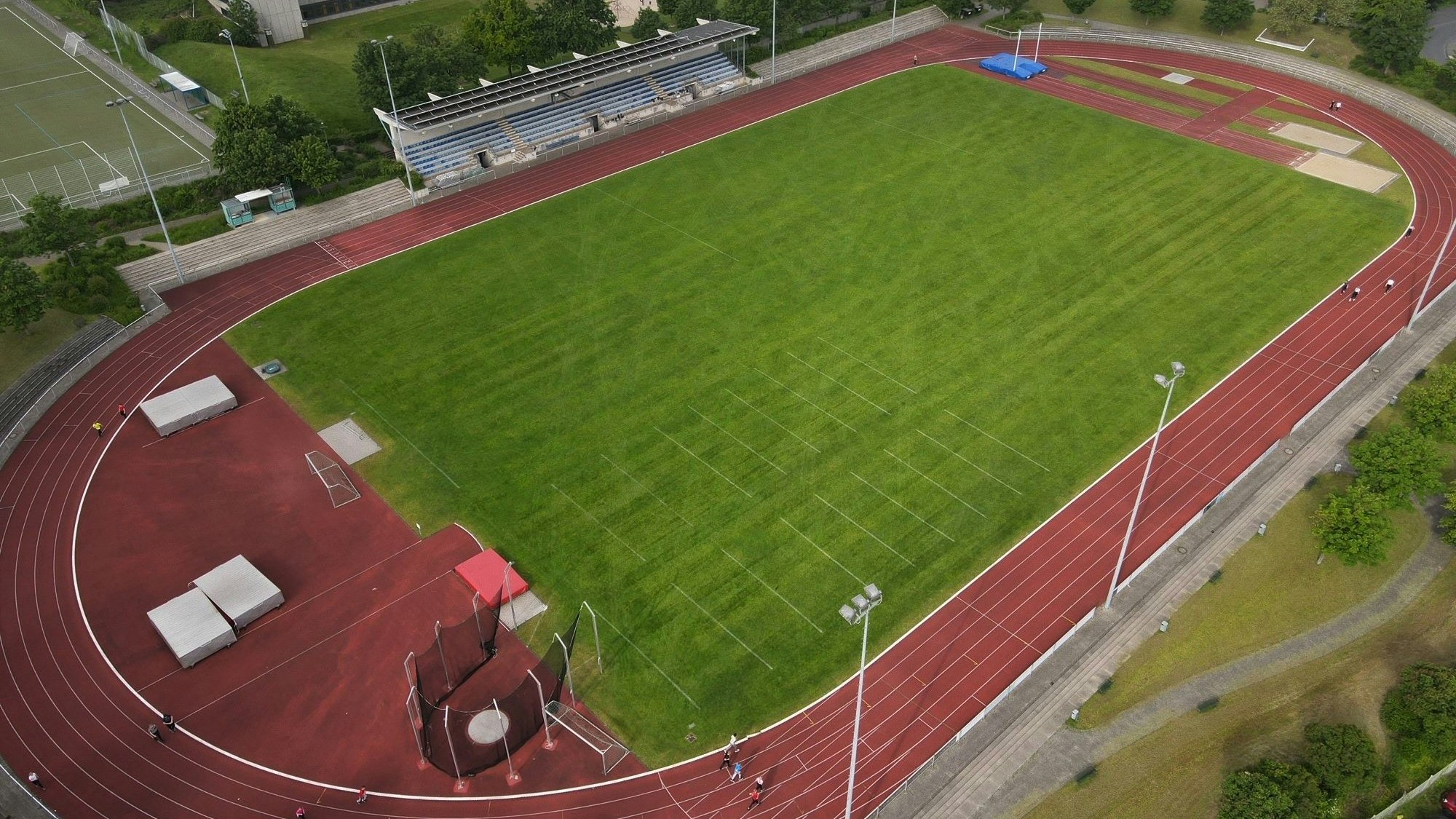 Das Bild zeigt das Erftstadion aus der Luft.
