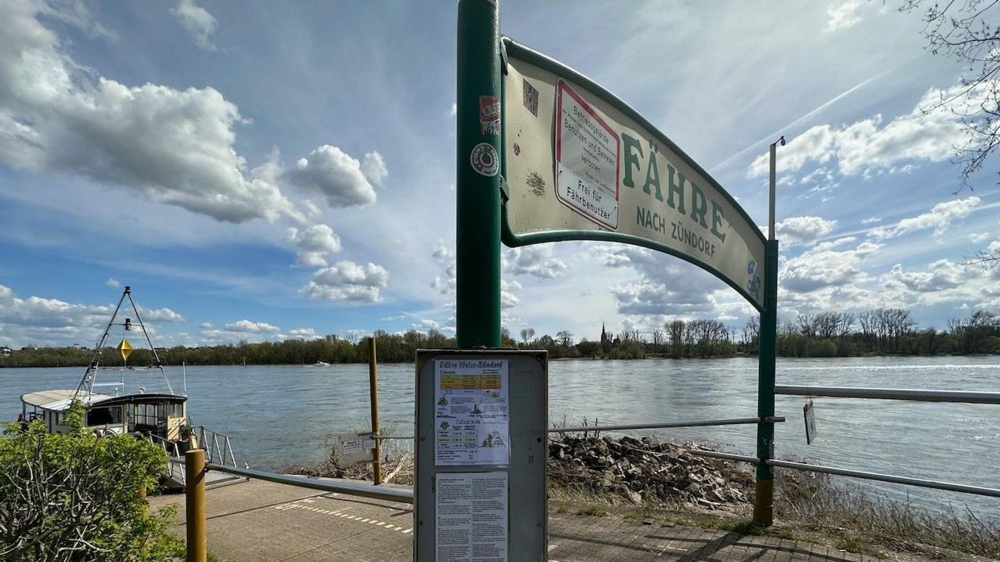 Der Anleger der Fähre nach Zündorf in Köln-Weiß