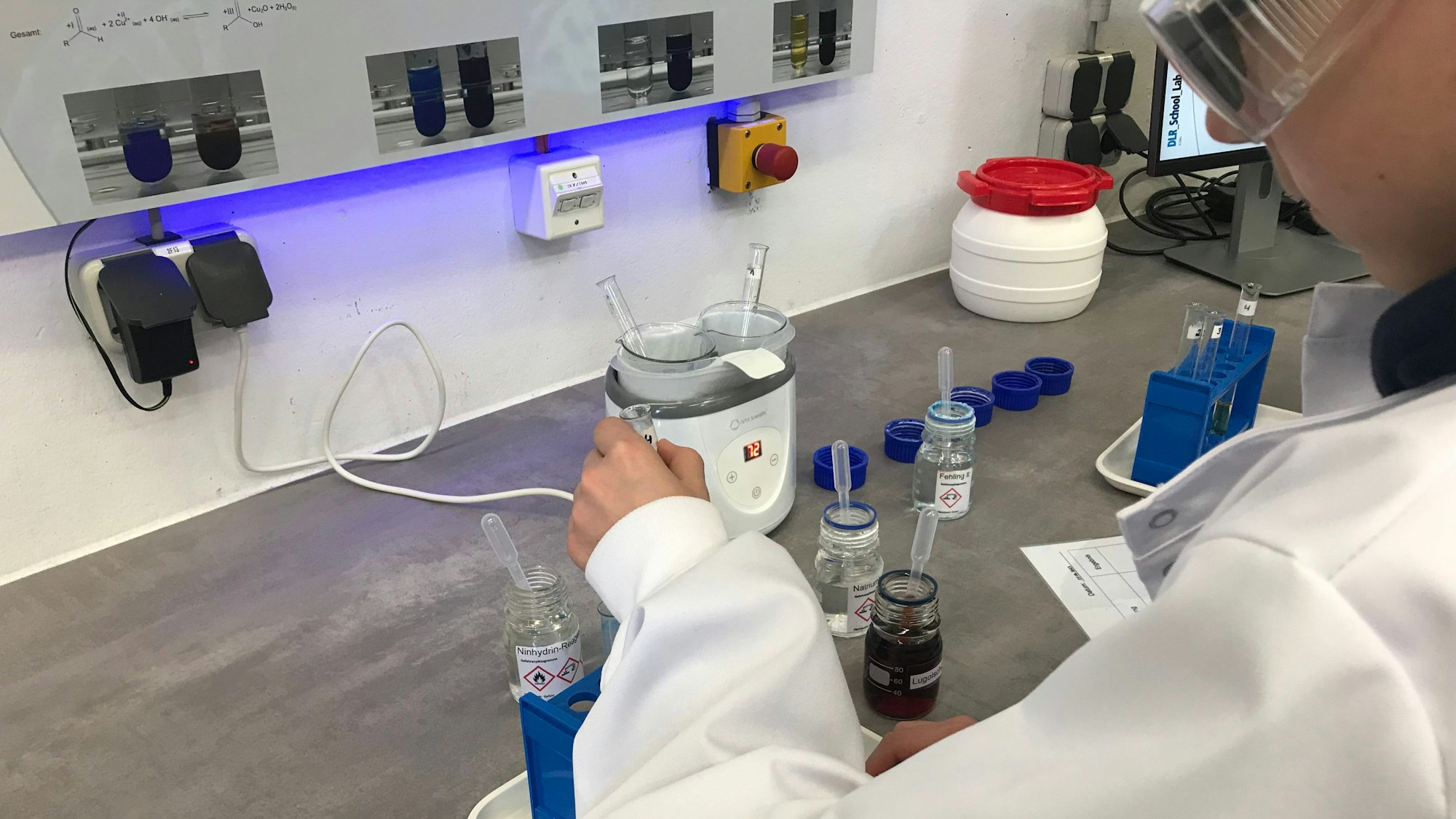 Mit interessanten Experimenten will das Zentrum für Luft- und Raumfahrt (DLR) beim Nachwuchs Interesse an Naturwissenschaften wecken.