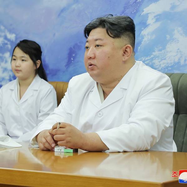 Kim Jong Un mit seiner Tochter bei einem Besuch der nordkoreanischen Raumfahrtbehörde.