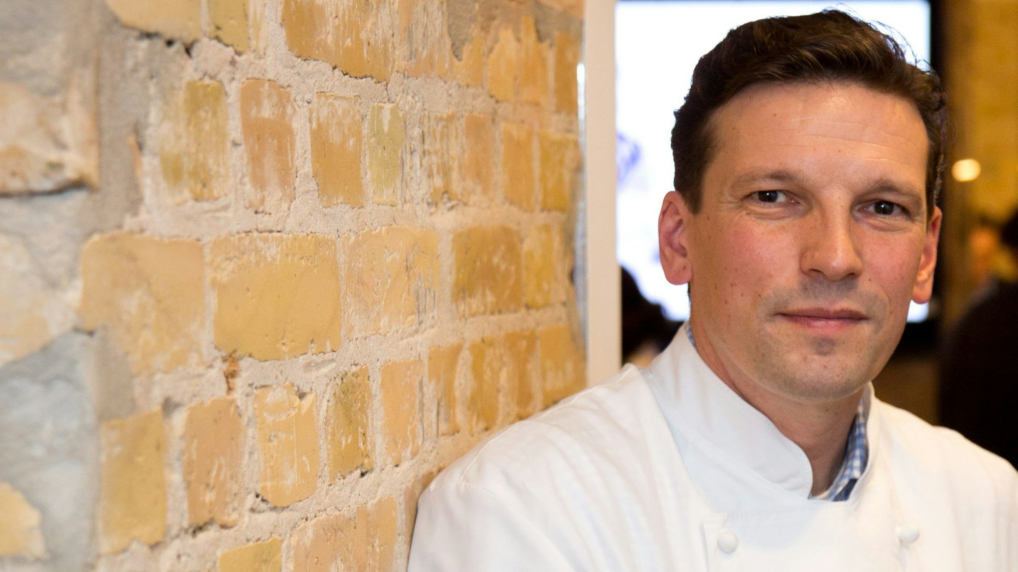 Sternekoch Christian Jürgens verlässt nach Vorwürfen ehemaliger Kolleginnen und Kollegen das Gourmet-Restaurant „Überfahrt“ am Tegernsee. (Archivbild)