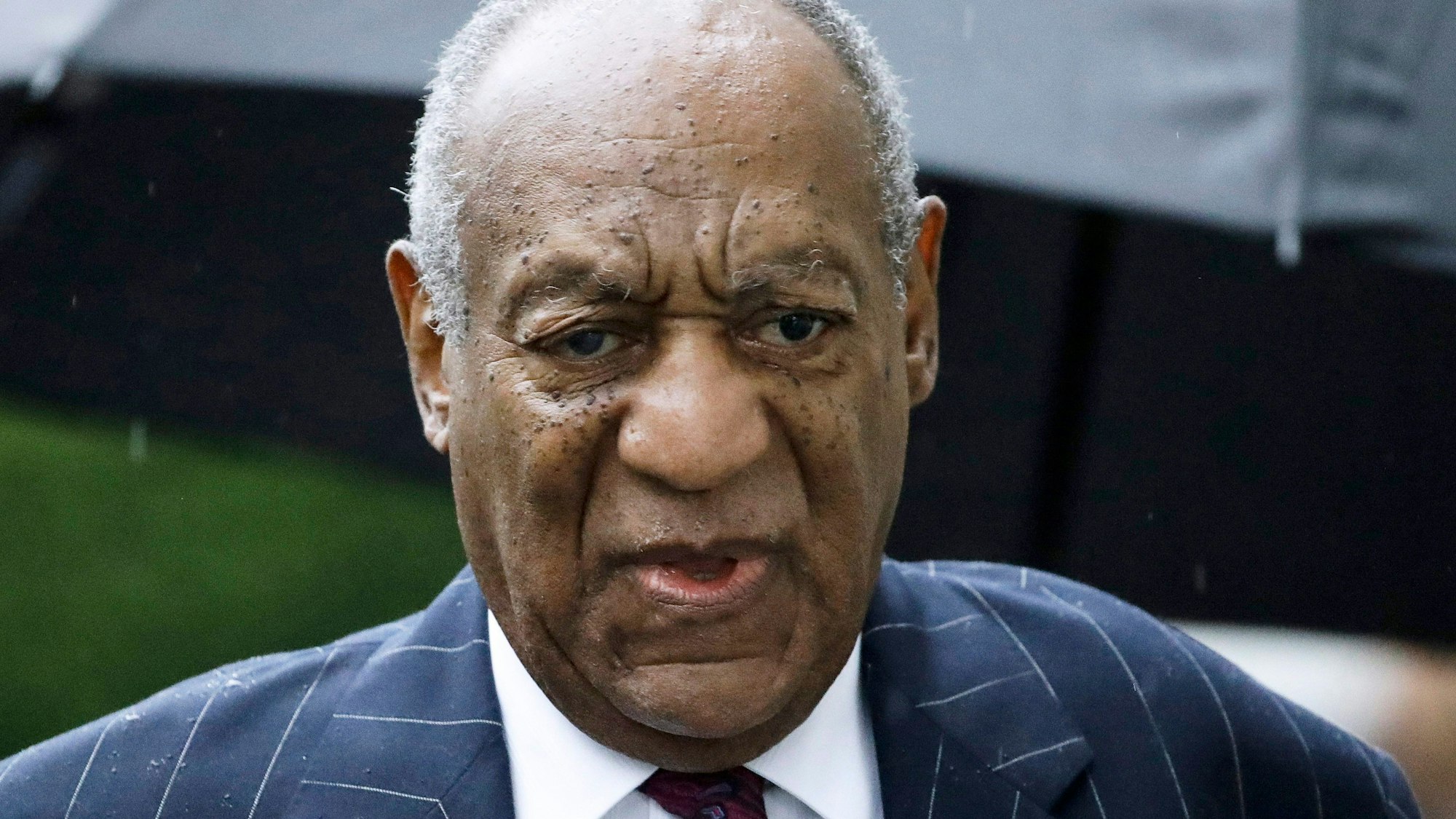 Bill Cosby in einem blauen Nadelstreifenanzug. (Archivbild)