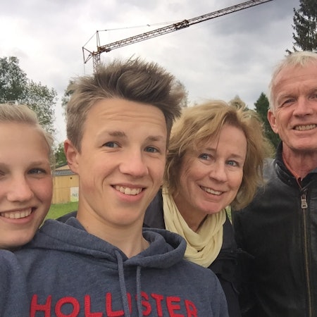 Das Selfie im Panarbora-Park zeigt Inge Günther mit ihrem Bruder Jochen und dessen Kindern Mona und Julius.