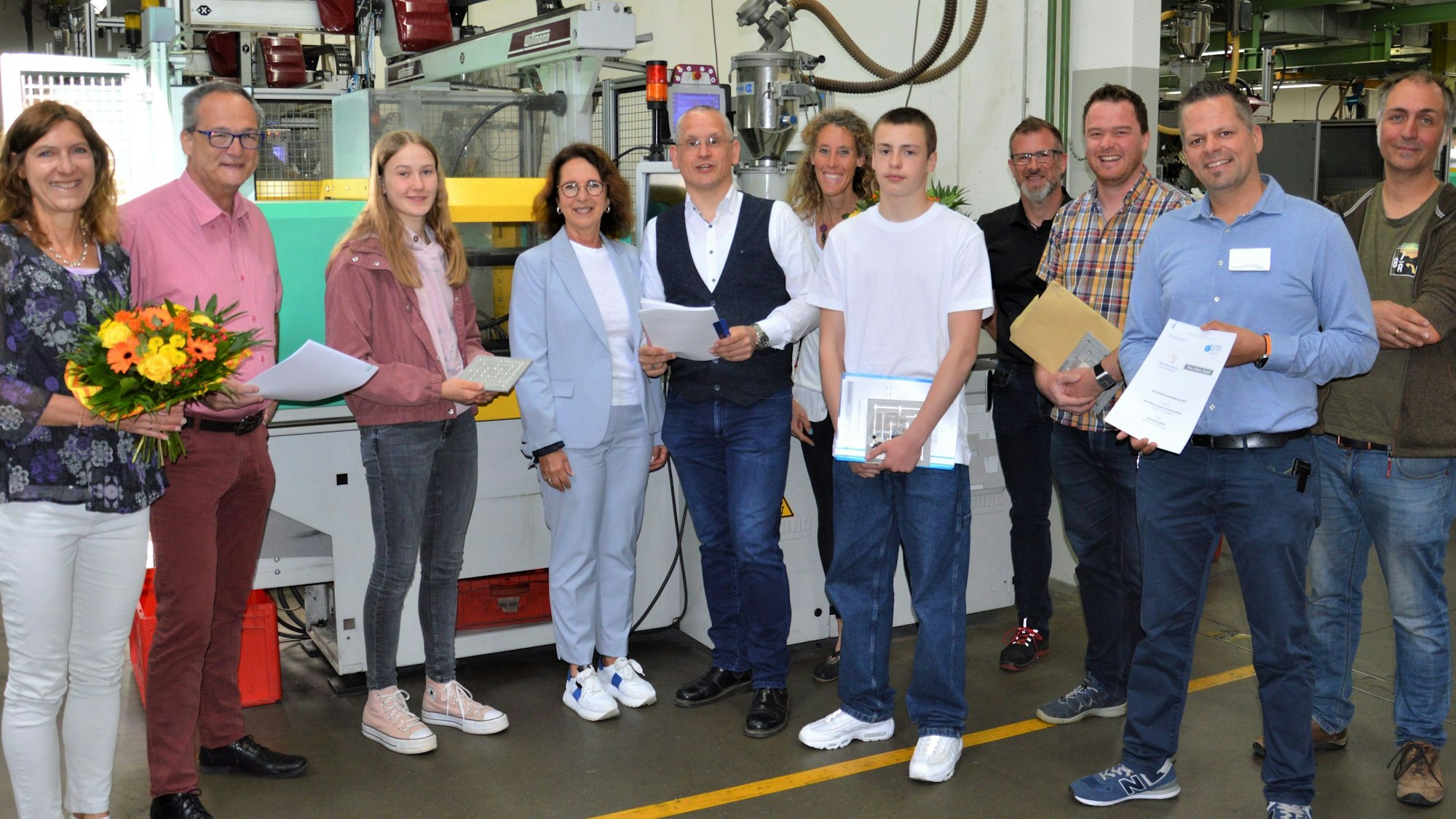 Die Lernpartnerschaft zwischen der Firma Theo Hillers in Kall und der Clara-Fey-Schule in Schleiden ist besiegelt.