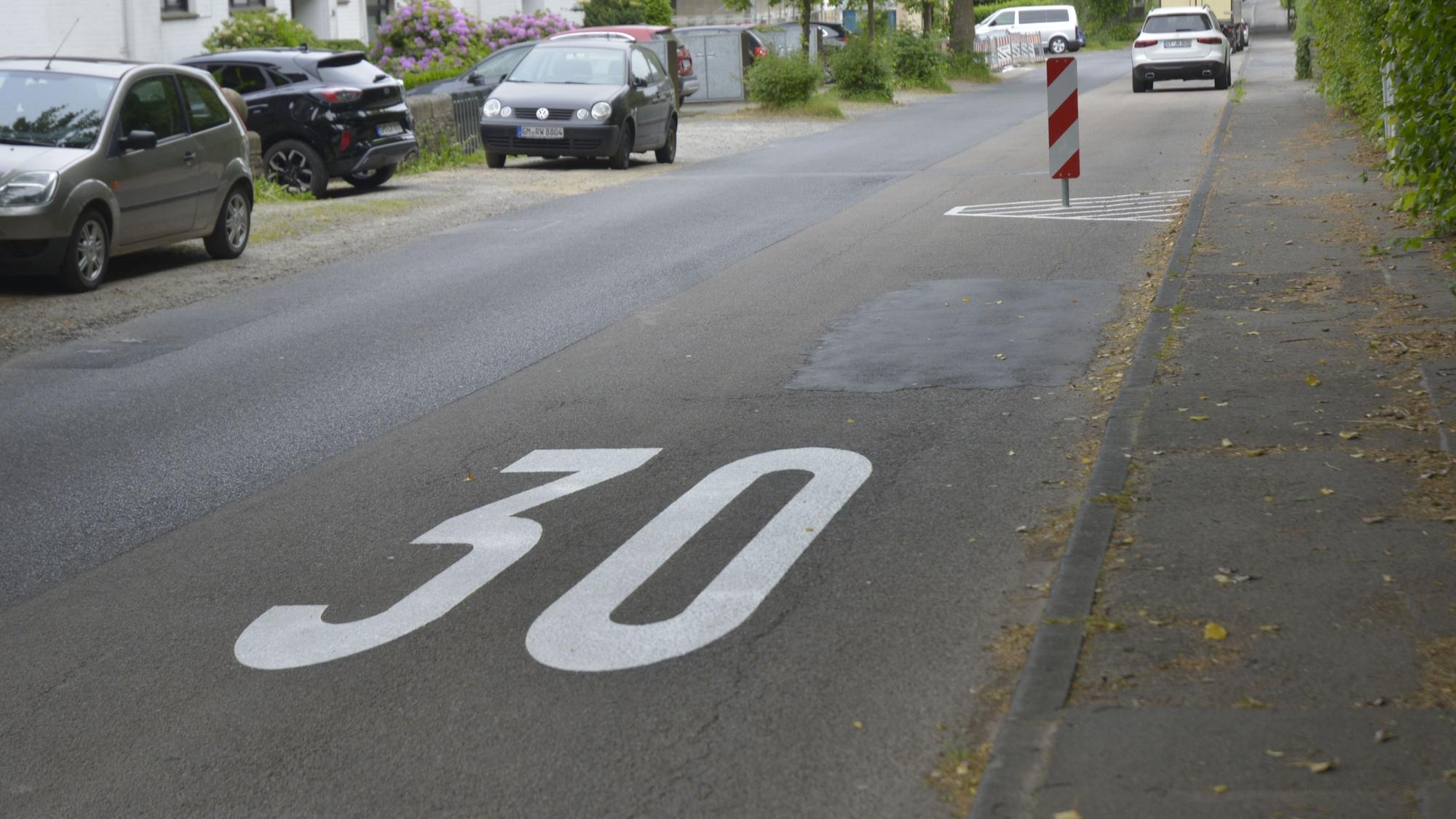 Die Fahrbahnverengungen in Altenlinde.