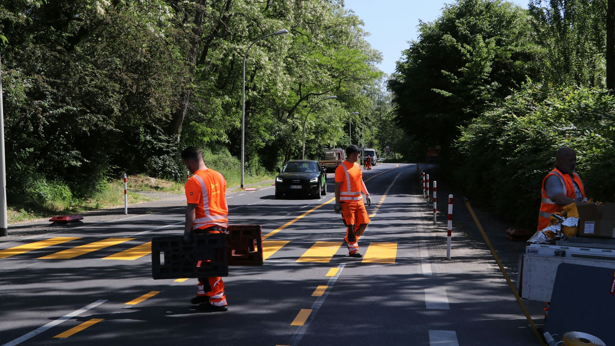 Arbeiter an der Baustelle auf der Dürener Straße.