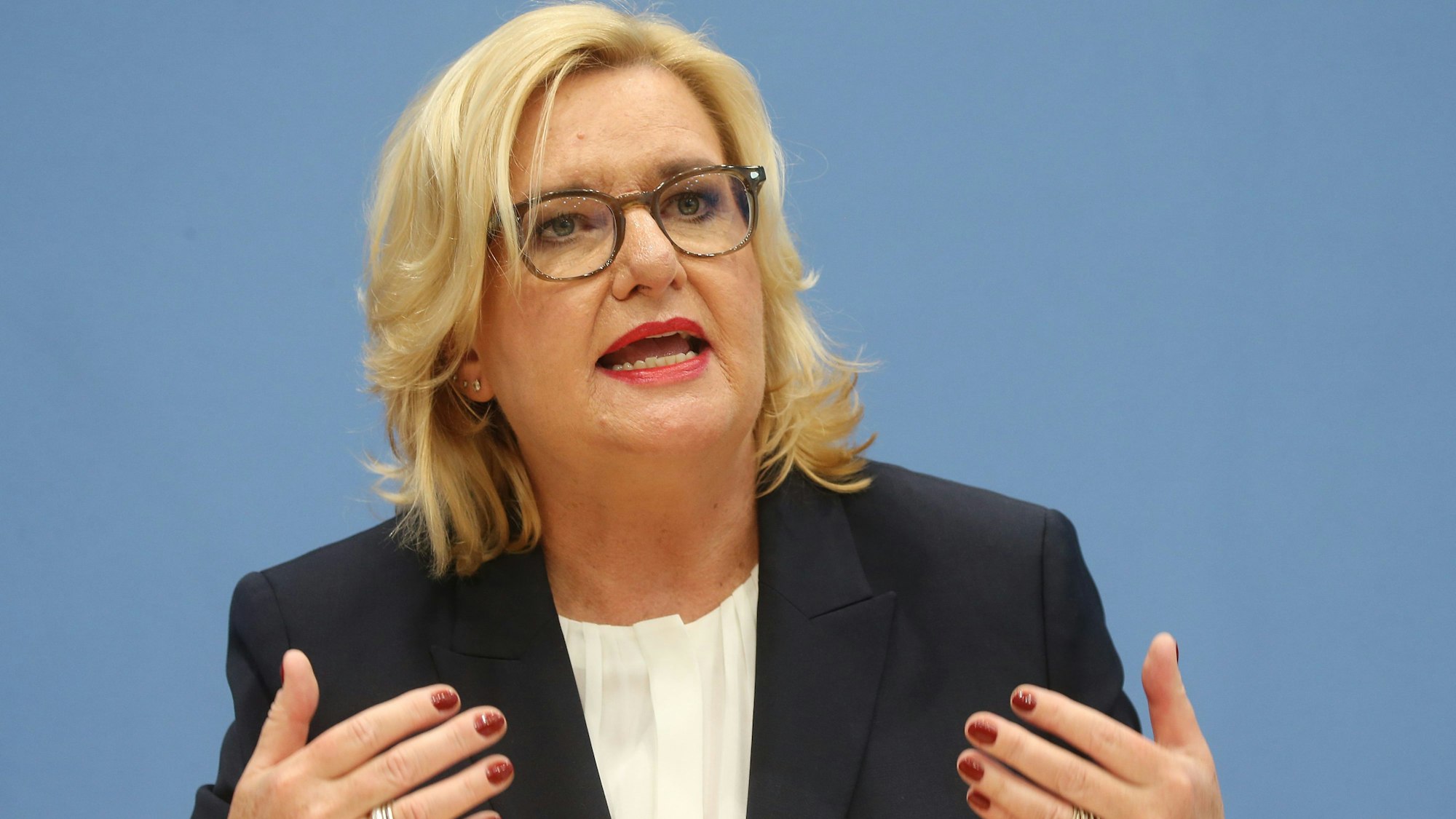 Wehrbeauftragte des Deutschen Bundestages, stellt vor der Bundespressekonferenz ihren Jahresbericht für 2022 vor.