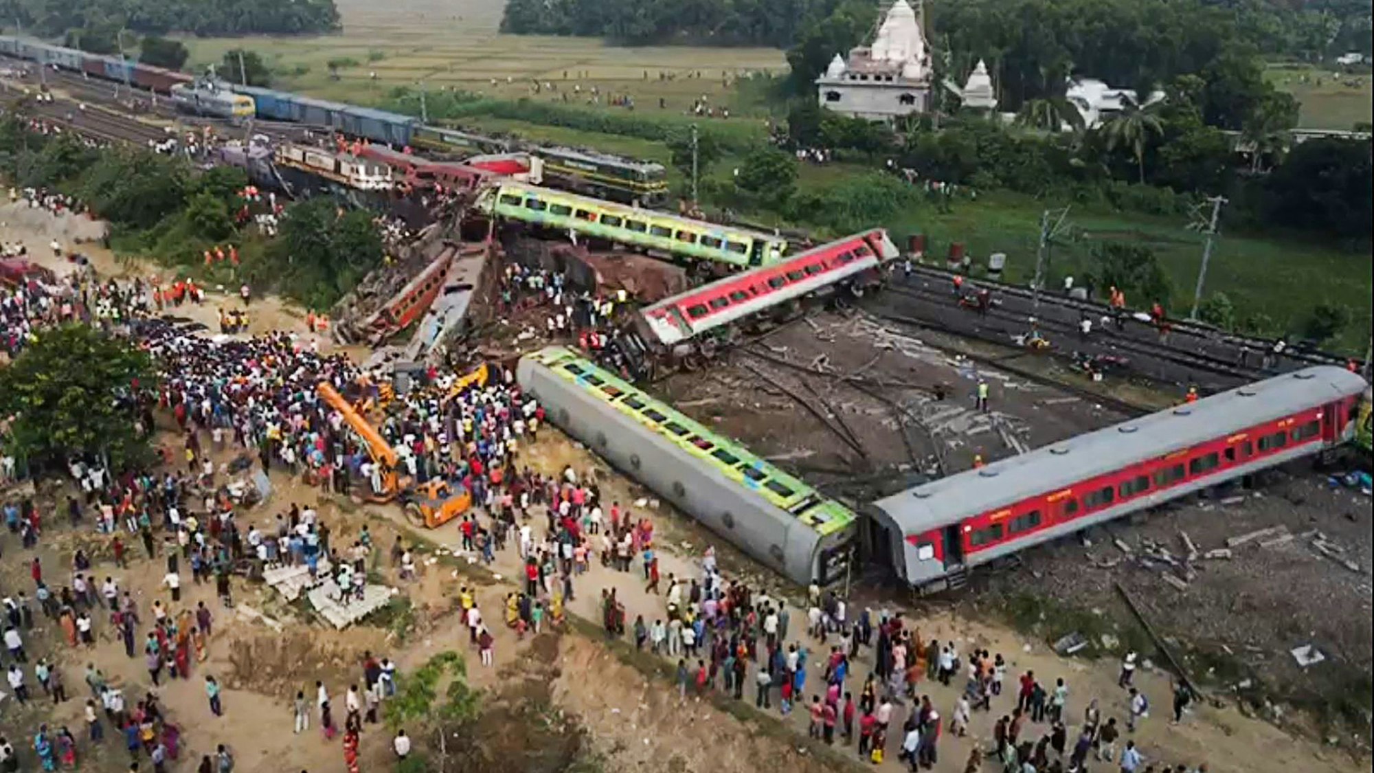 Der Screenshot von AFPTV zeigt das Ausmaß der Zugkatastrophe im indischen Balasore.