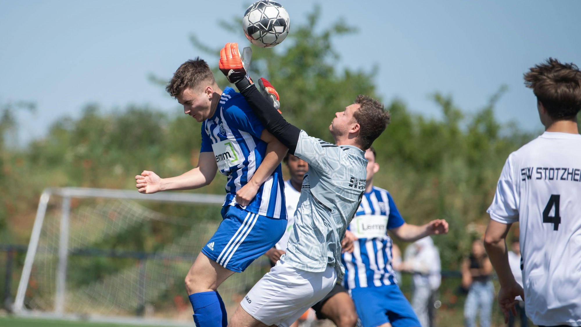 Der SC Wißkirchen steigt nach einem 8:2-Erfolg über Stotzheim in die Bezirksliga auf. Beide Team wollen in der kommenden Saison fusionieren.