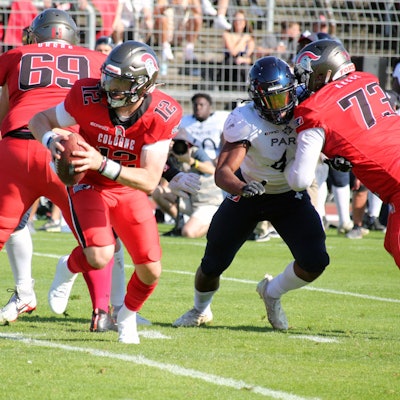 Dylan Jacob, Quarterback der Cologne Crocodiles im Spiel gegen Paris