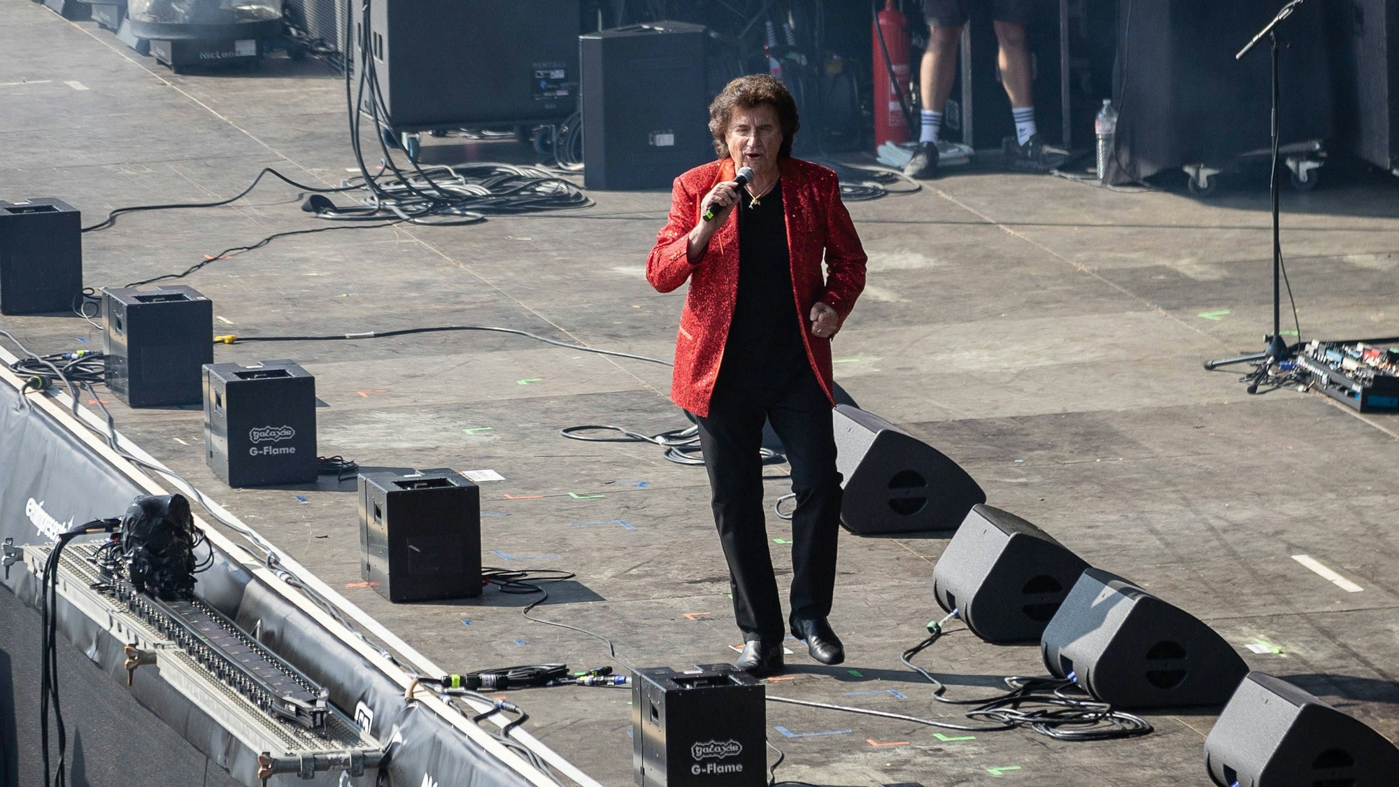 Special Guest Olaf der Flipper auf der Bühne bei Rock am Ring.