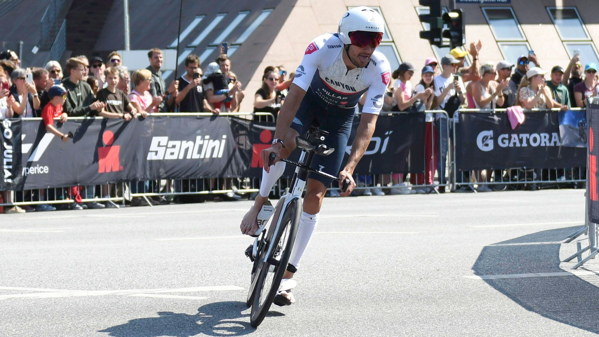 Der vierte Platz Jan Frodeno in dessen letzten Profi-Rennen in Deutschland interessiert nur noch am Rande.