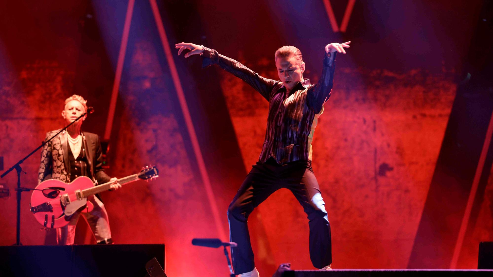 Dave Gahan (Gesang) und Martin Gore (Keyboard, Gitarre, Gesang) bei ihrem Auftritt in Düsseldorf.