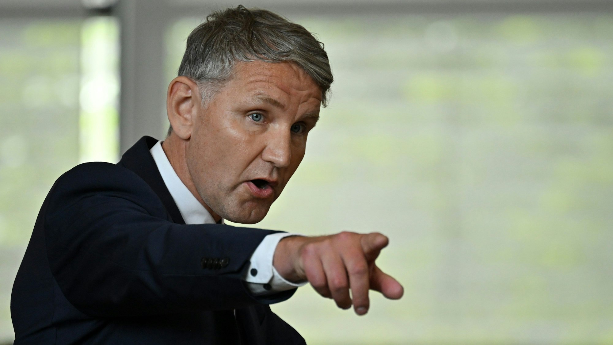 Die Staatsanwaltschaft Halle hat Anklage gegen den Thüringer AfD-Fraktionschef Björn Höcke wegen der Verwendung von NS-Vokabular erhoben.