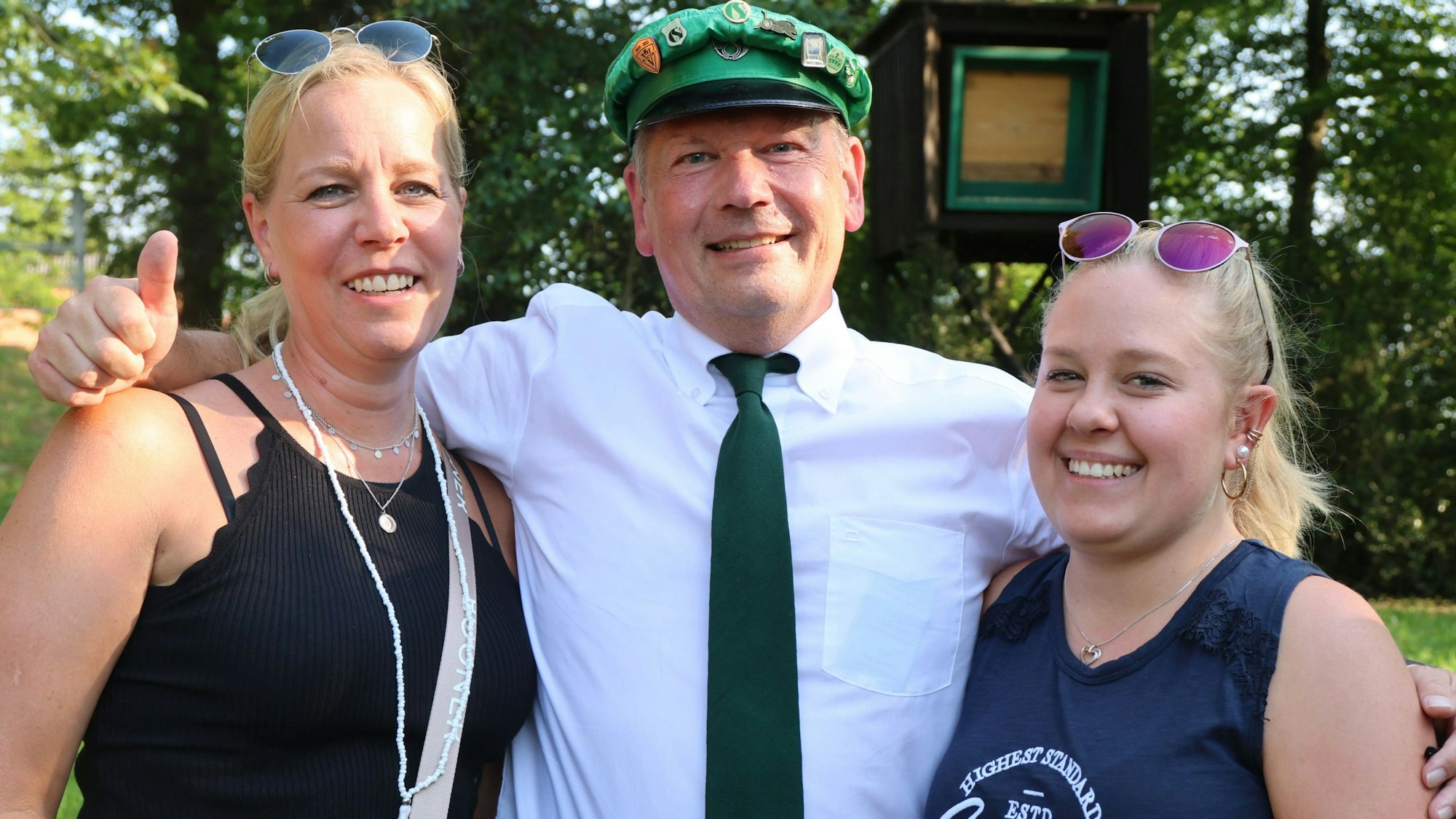 Die neue Majestät Ingo aus dem Hause Lütke mit Ehefrau Tanja (l.) und Tochter Hannah.